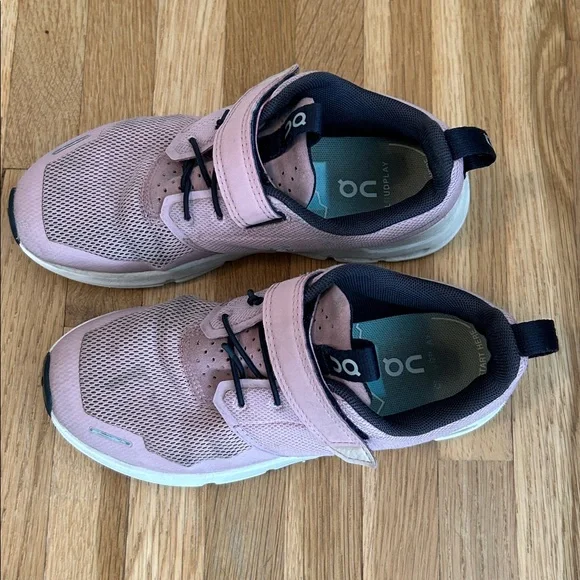 On Clouds. Girls Pink Athletic Sneakers - Picture 2 of 4